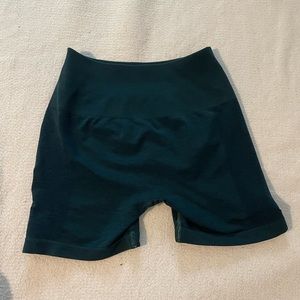 Alphalete Amplify 4.5 inch Shorts